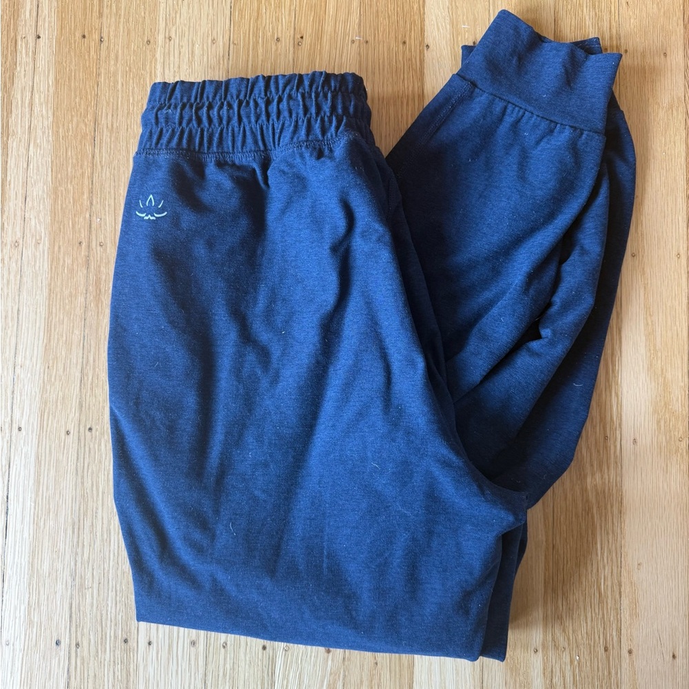 Beyond Yoga Spacedye Commuter Midi Jogger in Nocturnal Navy Women’s Small
